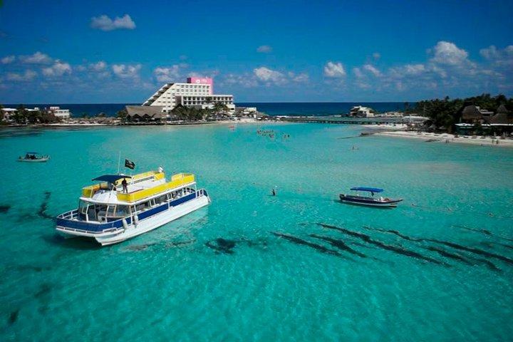 Catamarán Ilimitado Isla Mujeres con Transporte desde Cancún