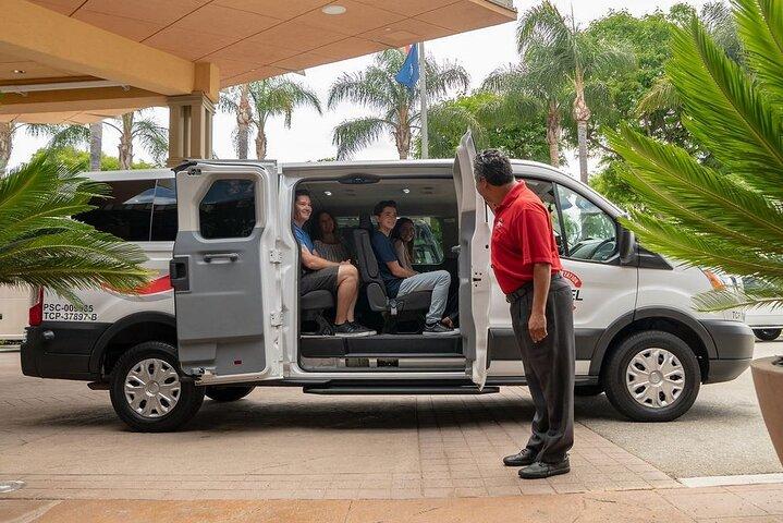 Translado privativo de ida e volta para o aeroporto: Aeroporto de Long Beach de ida e volta para os hotéis Anaheim
