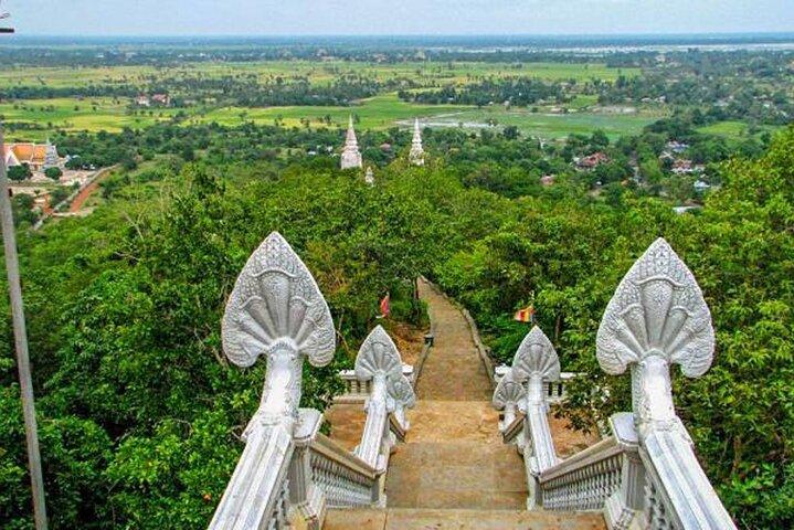 Ontdek de hele dag Oudong Mountain-voormalige hoofdstad en Phnom Penh City Tours