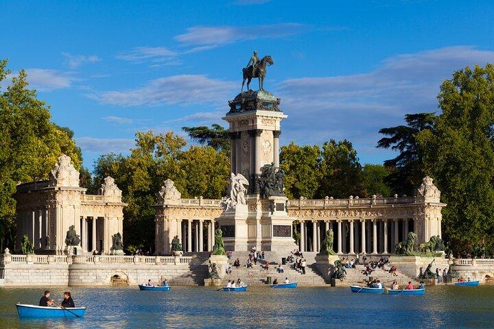 Arrival Transfer from Madrid Airport MAD to Madrid in Private Van