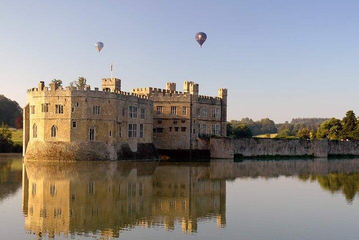 リーズ城、ドーバー海峡の白亜の崖、カンタベリーを巡るロンドン発日帰り旅行 - 大聖堂ガイドツアー付き