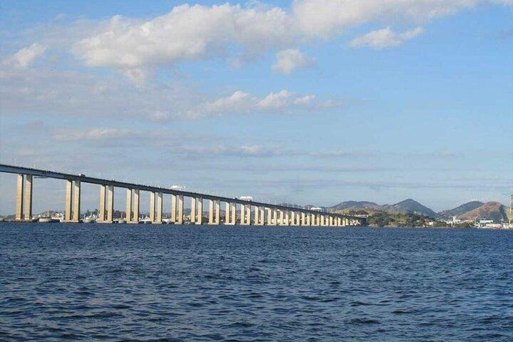 転送付きリオデジャネイロのグアナバラ湾カタマランツアー