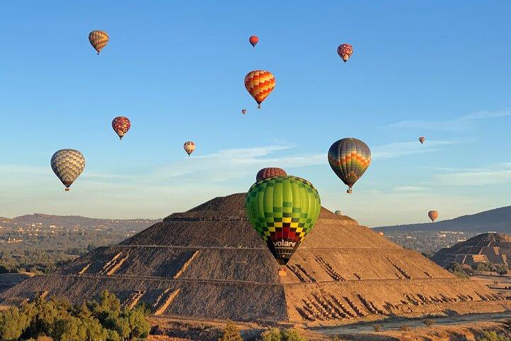 Vuelo en Globo en Teotihuacán desde Ciudad de México / Volare