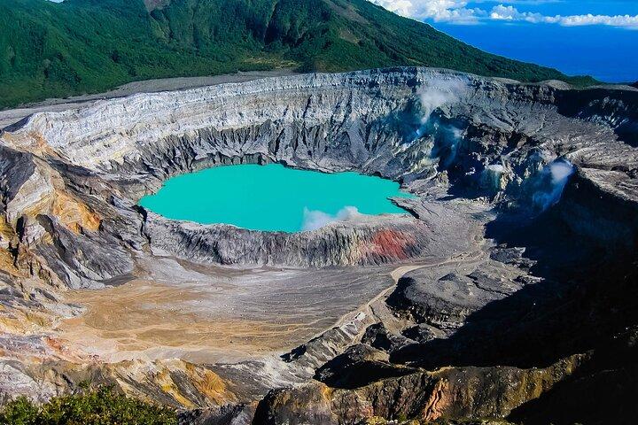 サンノゼからのポアス火山+コーヒー農園とラパス滝の庭園旅行