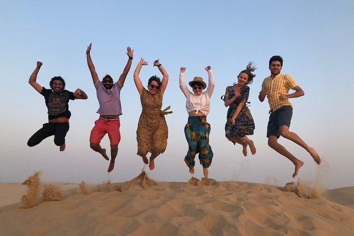 Wüstensafari in Abu Dhabi mit BBQ-Dinner und Shows