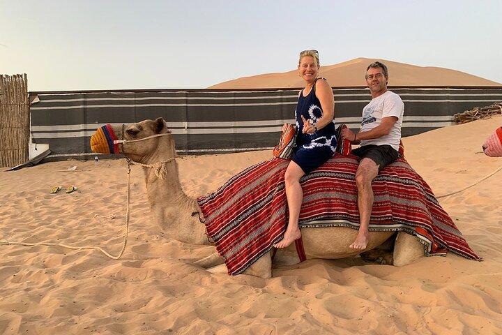 Wüstensafari in Abu Dhabi mit BBQ-Dinner und Shows