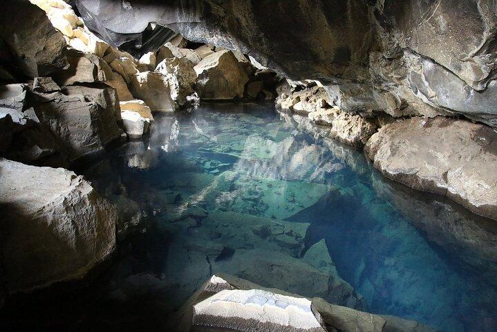 アークレイリからのミーヴァトン湖とゴダフォス滝の日帰りツアー