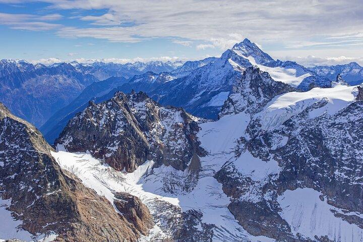 チューリッヒ発、ティトリス山への日帰り旅行永遠の雪と氷河＆ルツェルン
