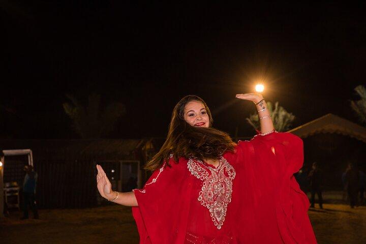 Dubai Sunset Camel Trekking Med BBQ Middag