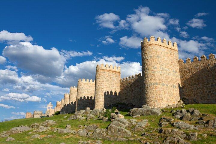 Segovia e Avila Guided Tour e Flamenco Show em Madrid