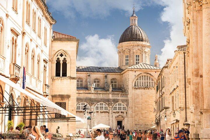 Dubrovnik Shore Excursion: Explore Dubrovnik by Cable Car (ticket included)