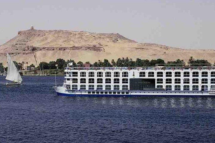 Nile Cruise fra Luxor i 4 nætter / 5 dage og besøg Abu Simbel templet