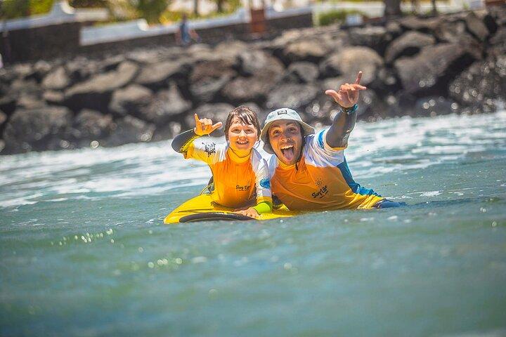Cours de surf privé en famille