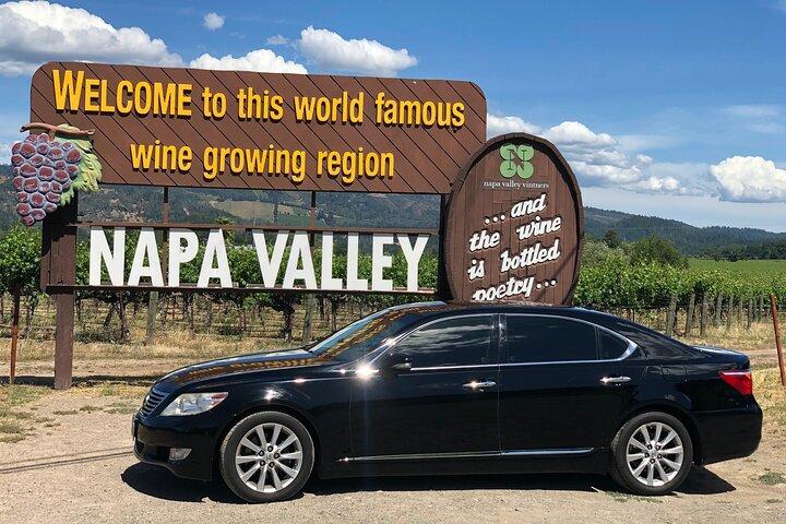 Excursão privada de dia inteiro pelo Napa Wine em um veículo de luxo