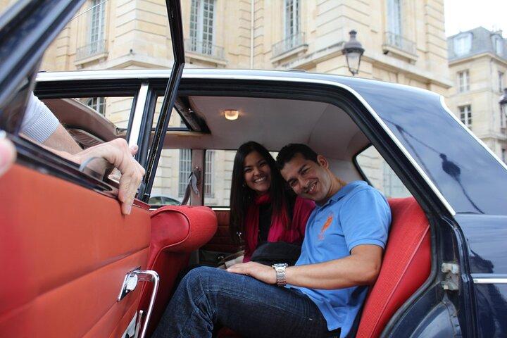 Privétour door Parijs per oldtimer met wijnproeverij