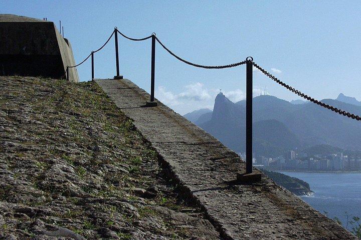 ニーマイヤーの建築-ニテロイのニーマイヤーパス