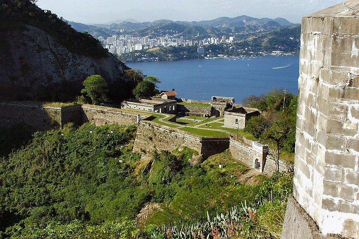 ニーマイヤーの建築-ニテロイのニーマイヤーパス