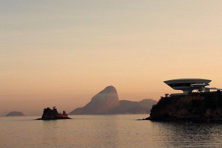 ニーマイヤーの建築-ニテロイのニーマイヤーパス