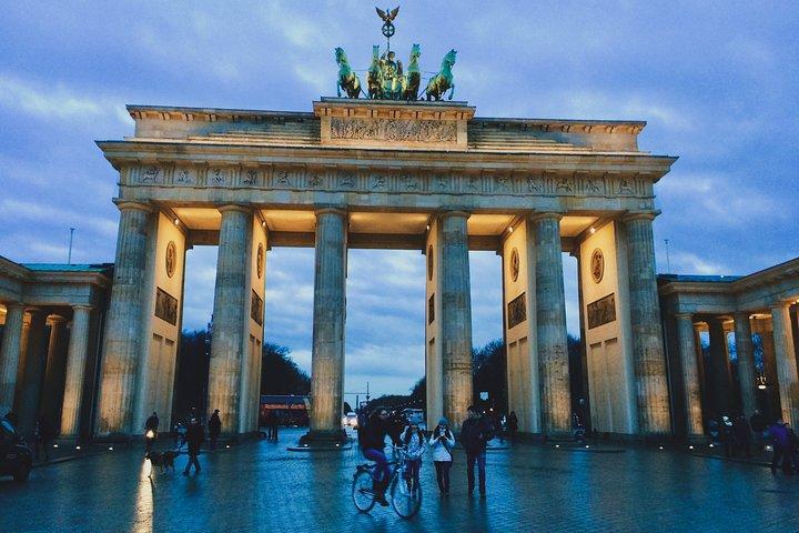 ベルリンバイナイトプライベートツアー-すべての必見のサイトが魔法のように夜にライトアップ