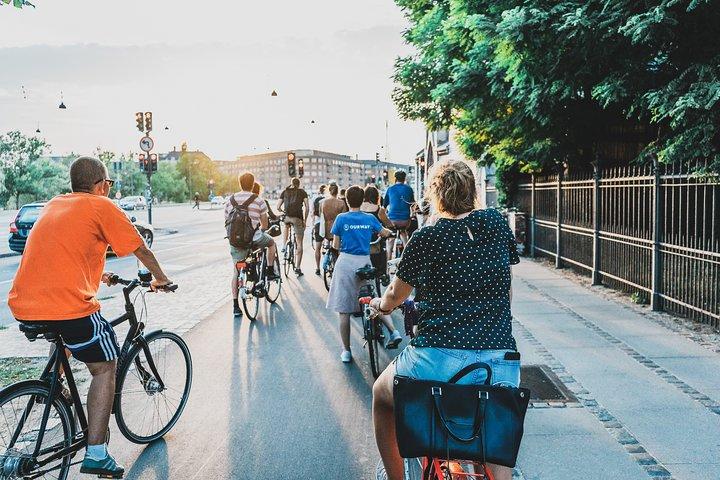 ベルリン自転車冷戦ツアー - ベルリンの壁、第三帝国、バンカー、チェックポイント チャーリー