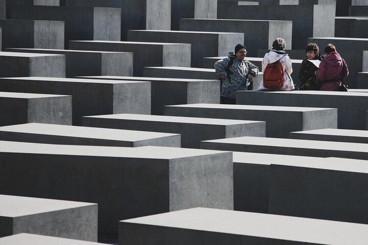 Recorrido privado por la Segunda Guerra Mundial de Berlín y la Historia de la Guerra Fría con un guía experto local