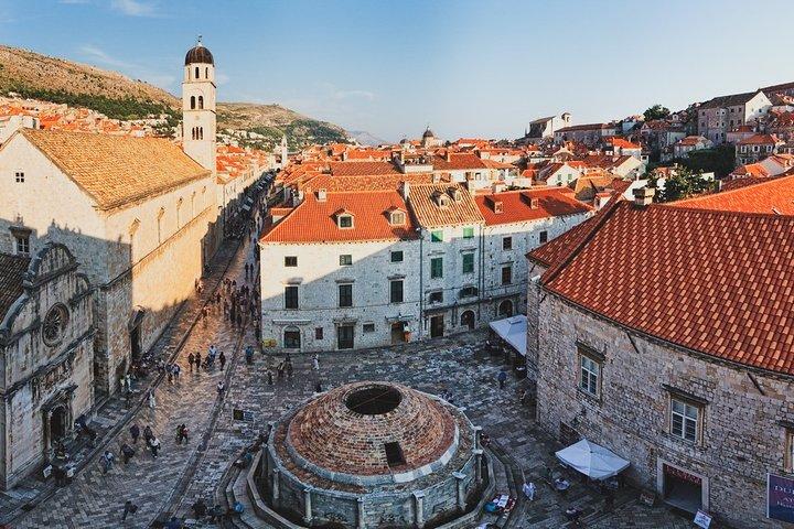 Tour notturno privato nel centro storico di Dubrovnik con esperti locali