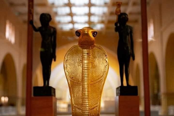 8名の少人数でミニバスでカイロへ日帰り旅行