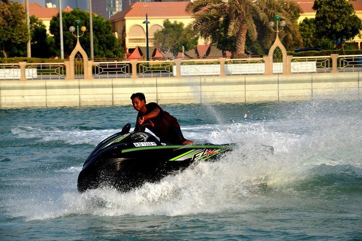 Location de jet ski à Abu Dhabi pour 1 heure
