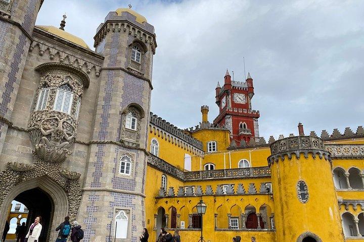 リスボン発シントラ、ペーナ宮殿、ロカ岬、カスカイスの日帰り旅行