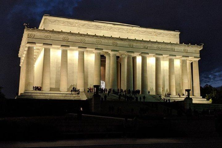 Tour nocturno en grupo pequeño por la ciudad de Washington DC