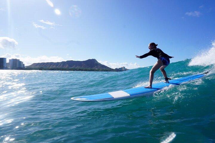 Aula de surf semiprivada de 1,5 horas em Honolulu