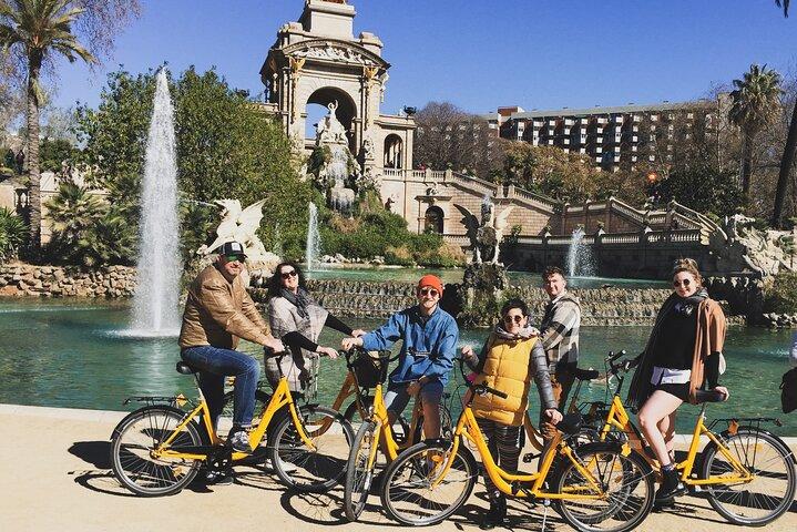 Private Barcelona Bike Tour, Gaudi's Art and Medieval Districts with Local Guide