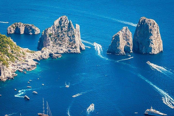 Capri Day & Night Tour de barco a partir de Sorrento