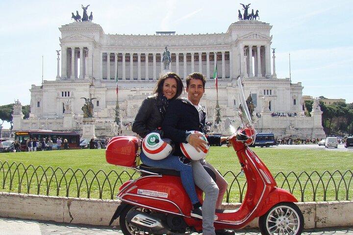 Vespa Primavera 125 cc Verhuur bij Rome 24 erts