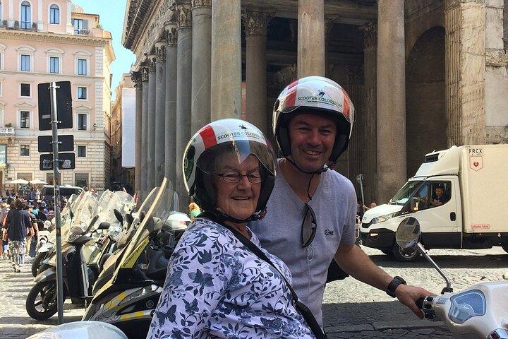 Vespa Primavera 125 cc Verhuur bij Rome 24 erts