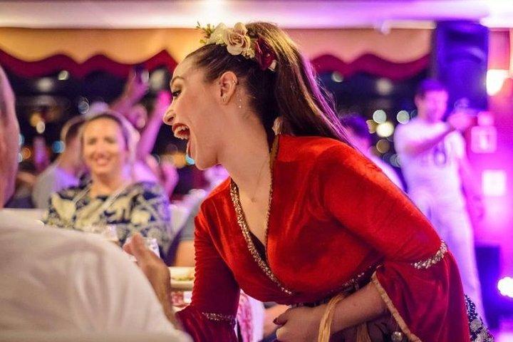 Bosphorus Dinner Show Cruise met niet-alcoholische kaart ISTANBUL Dinner cruise
