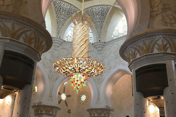 Ganztägige Kleingruppe Abu Dhabi, Qasr Al Watan Palast und Große Moschee aus Dubai