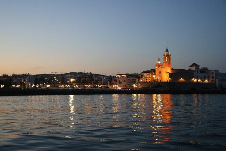 Private Segelbootfahrt bei Sonnenuntergang von Sitges