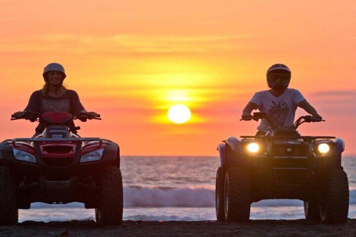 Wüstensafari bei Sonnenuntergang mit ATV Quad bei Marsa Alam