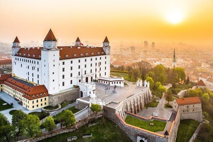 Direct one way transfer from Český Krumlov to Bratislava