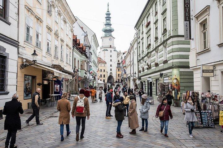 Direct one way transfer from Český Krumlov to Bratislava