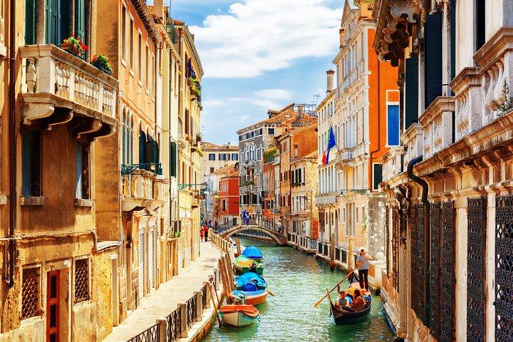 Venice: Hidden Gems Walking Tour with a Local Guide