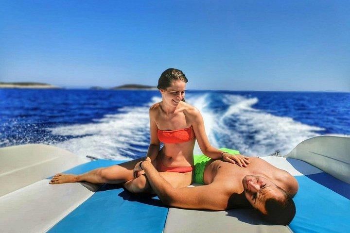 Excursion en bateau à la grotte bleue et à Hvar : petit groupe depuis Split ou Brac