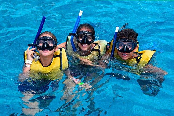 Experiencia de Snorkel en Cancún - Museo Subacuático Manos