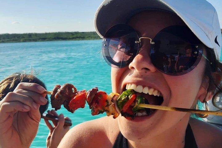 ラグナグリル-バーベキュー付きのプライベートボートと飲み物が含まれています