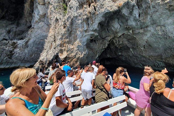 Shared CAPRI Tour - 360° experience by Bus, Boat & Guide