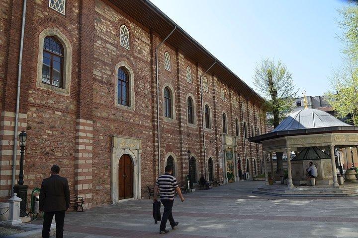 イスタンブールのカラキョイ地区：ガイドなしの写真撮影ツアー
