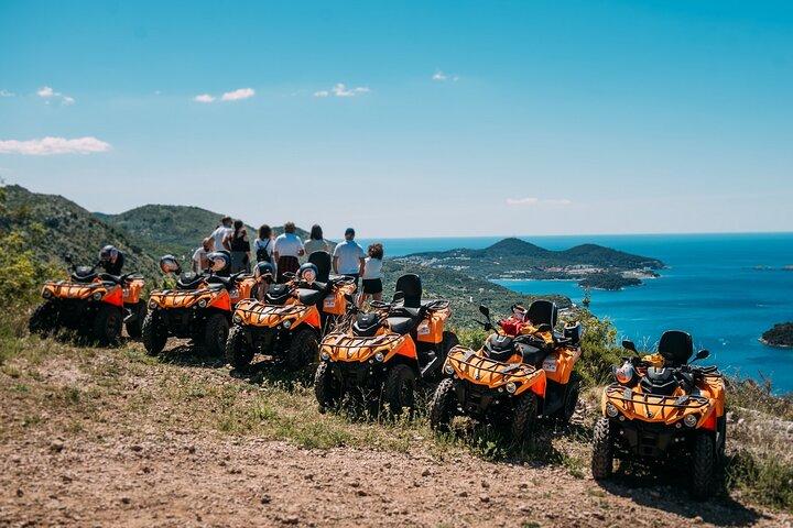 ドゥブロブニクの田園風景ATVサファリ（ブランチ付）