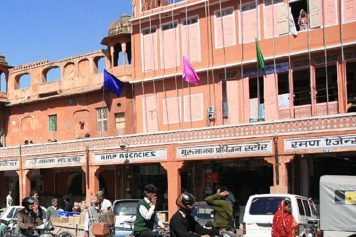 Private Nachttour durch das ikonische Jaipur und Abendessen mit der Familie Rajput