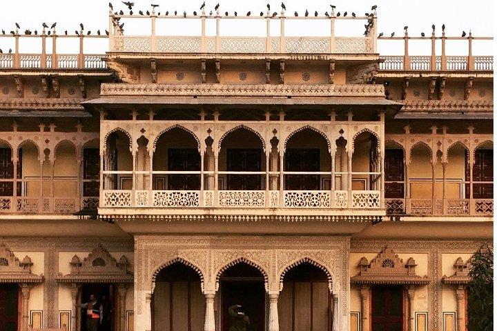 Private Nachttour durch das ikonische Jaipur und Abendessen mit der Familie Rajput